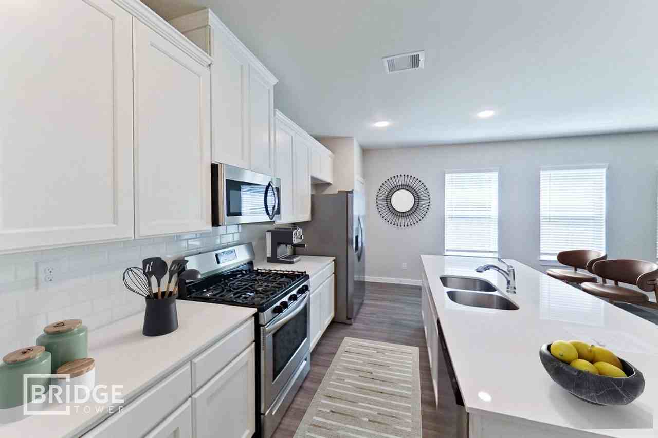 321 Huisache St - Photo 6 of 14