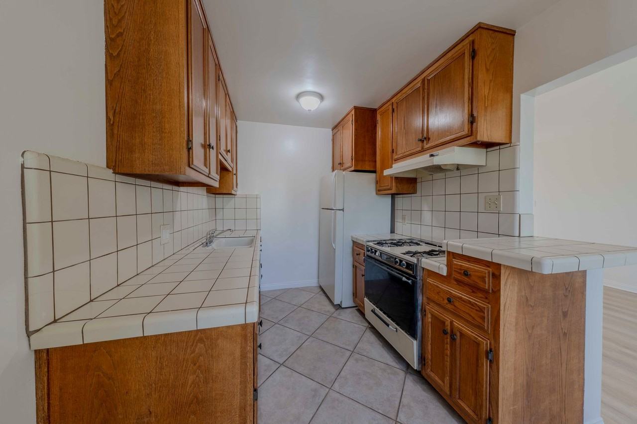 69 Glendora Ave - Photo 4 of 22