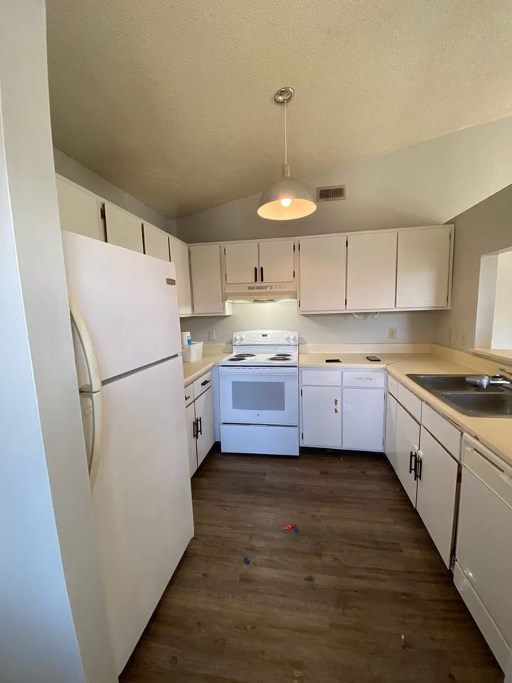 910 Brett Dr #116 - Photo 5 of 12