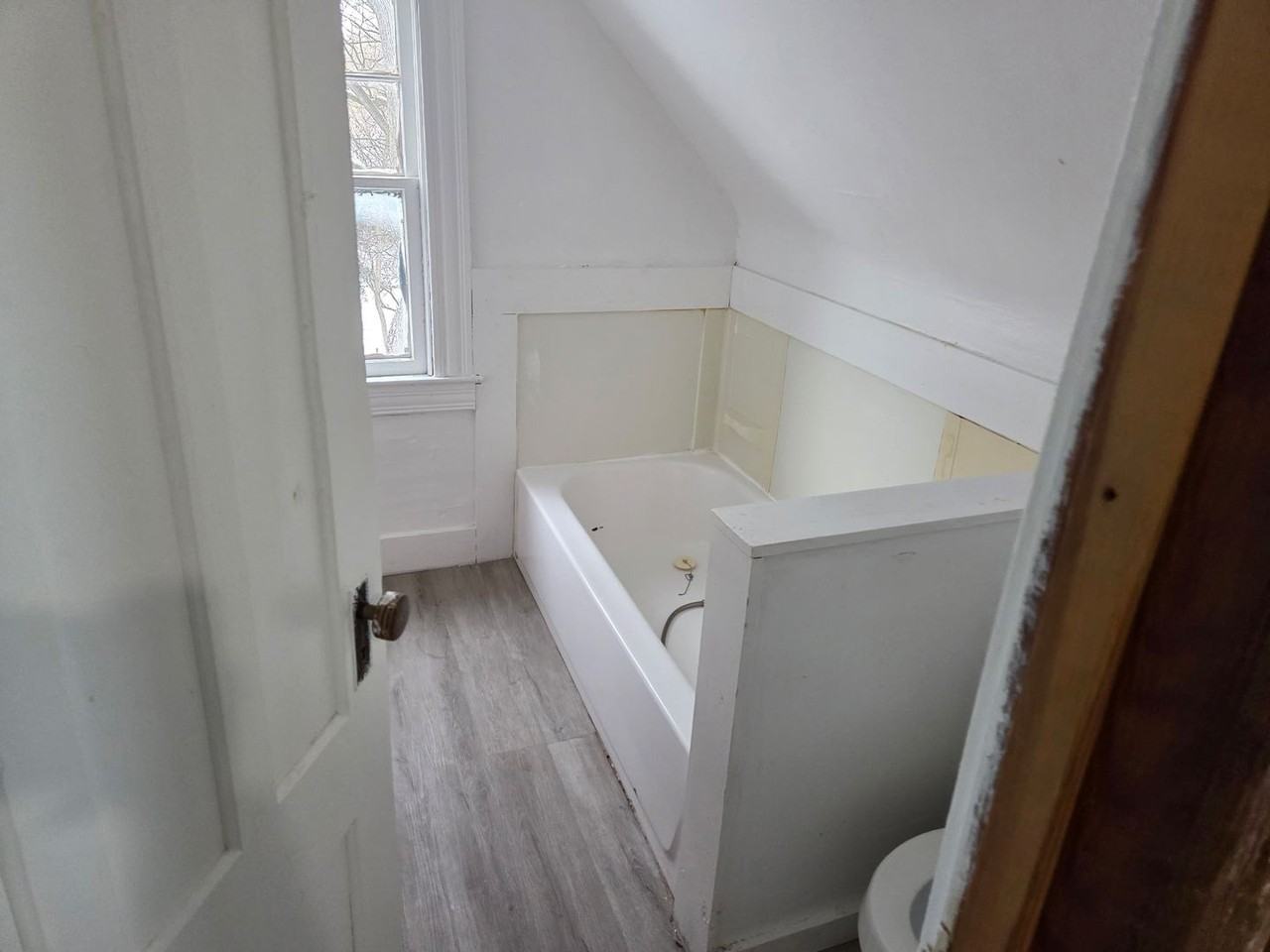 184 Hope Ave - Photo 2 of 5