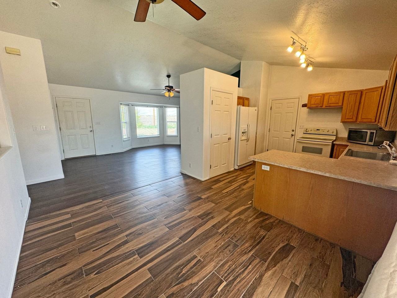 1456 E Gem Dr - Photo 7 of 26