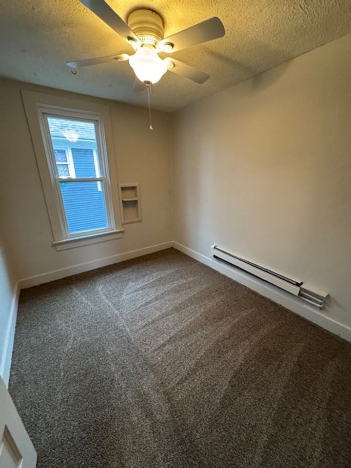 1303 Saint Marys Ave - Photo 7 of 10