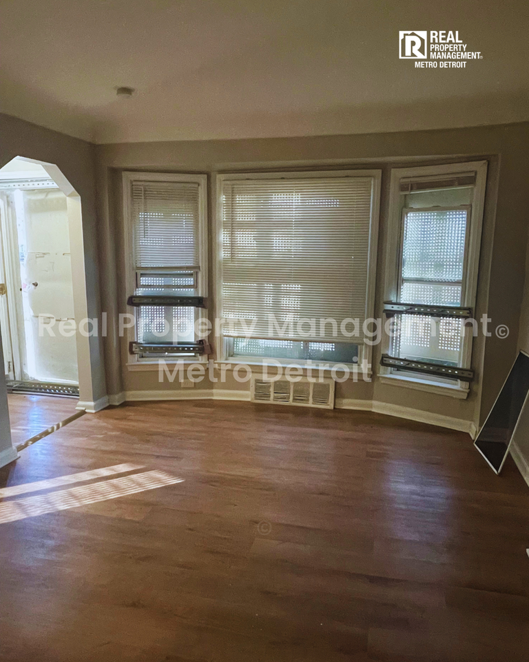 18445 Ardmore St - Photo 2 of 18