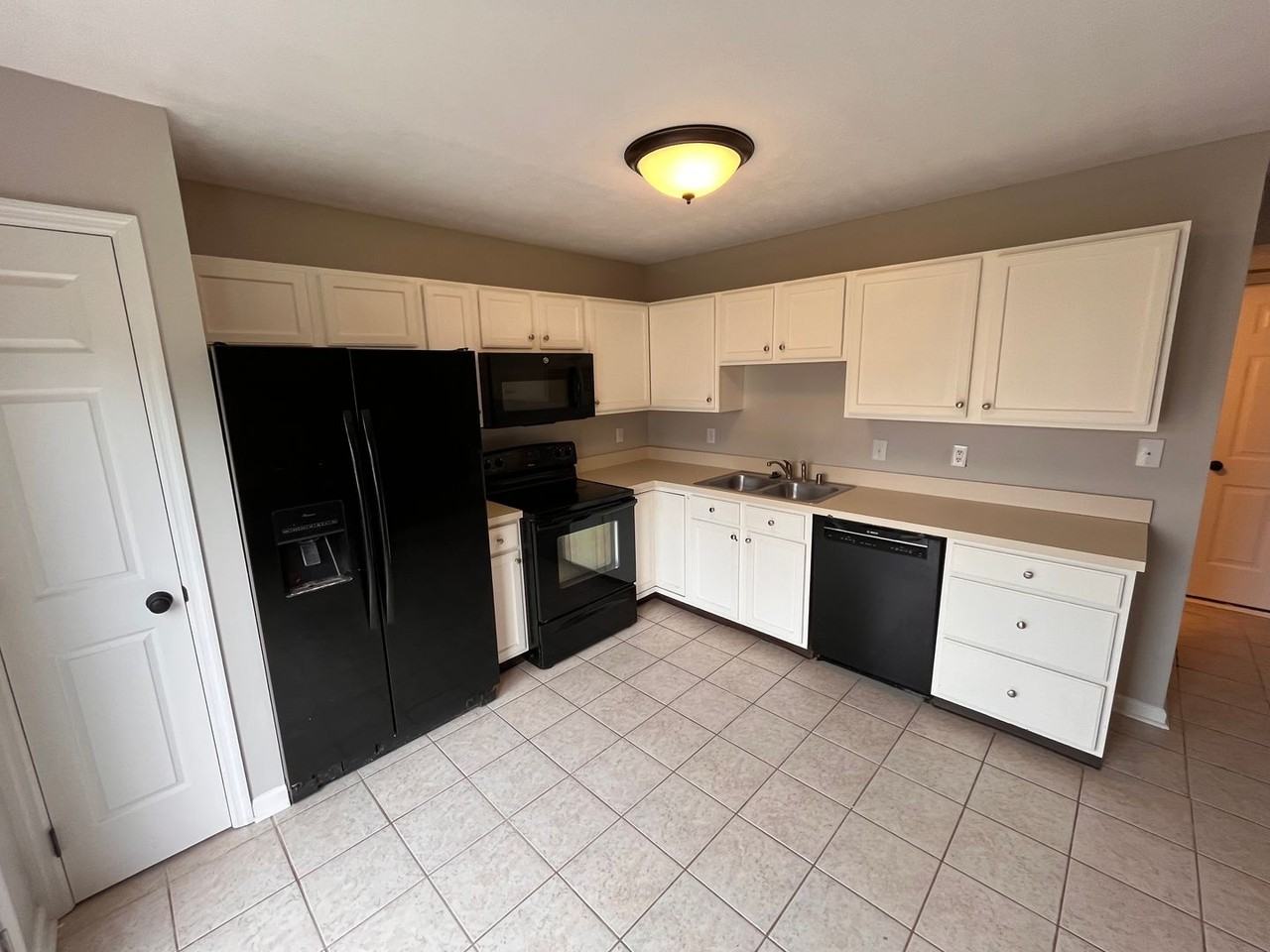 2553 Cashel Ct - Photo 2 of 19