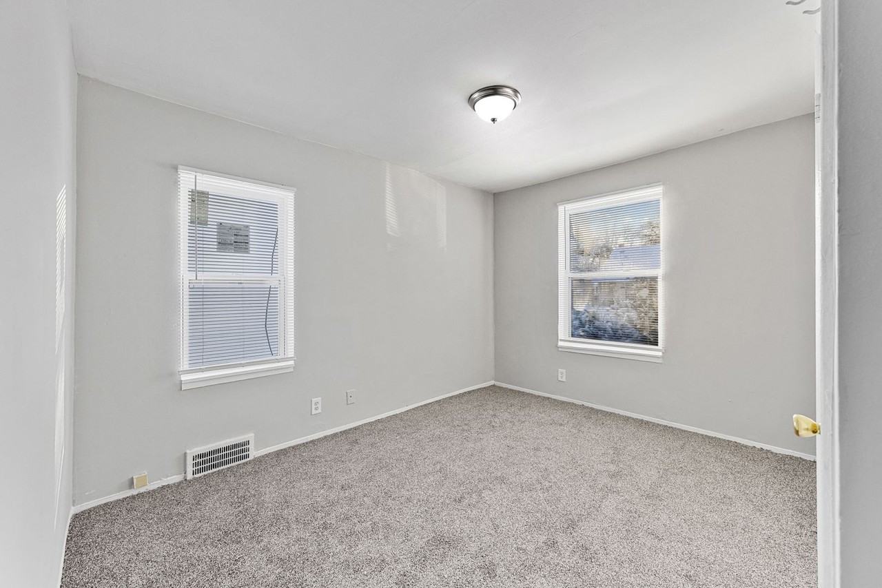 19500 Asbury Park - Photo 3 of 10