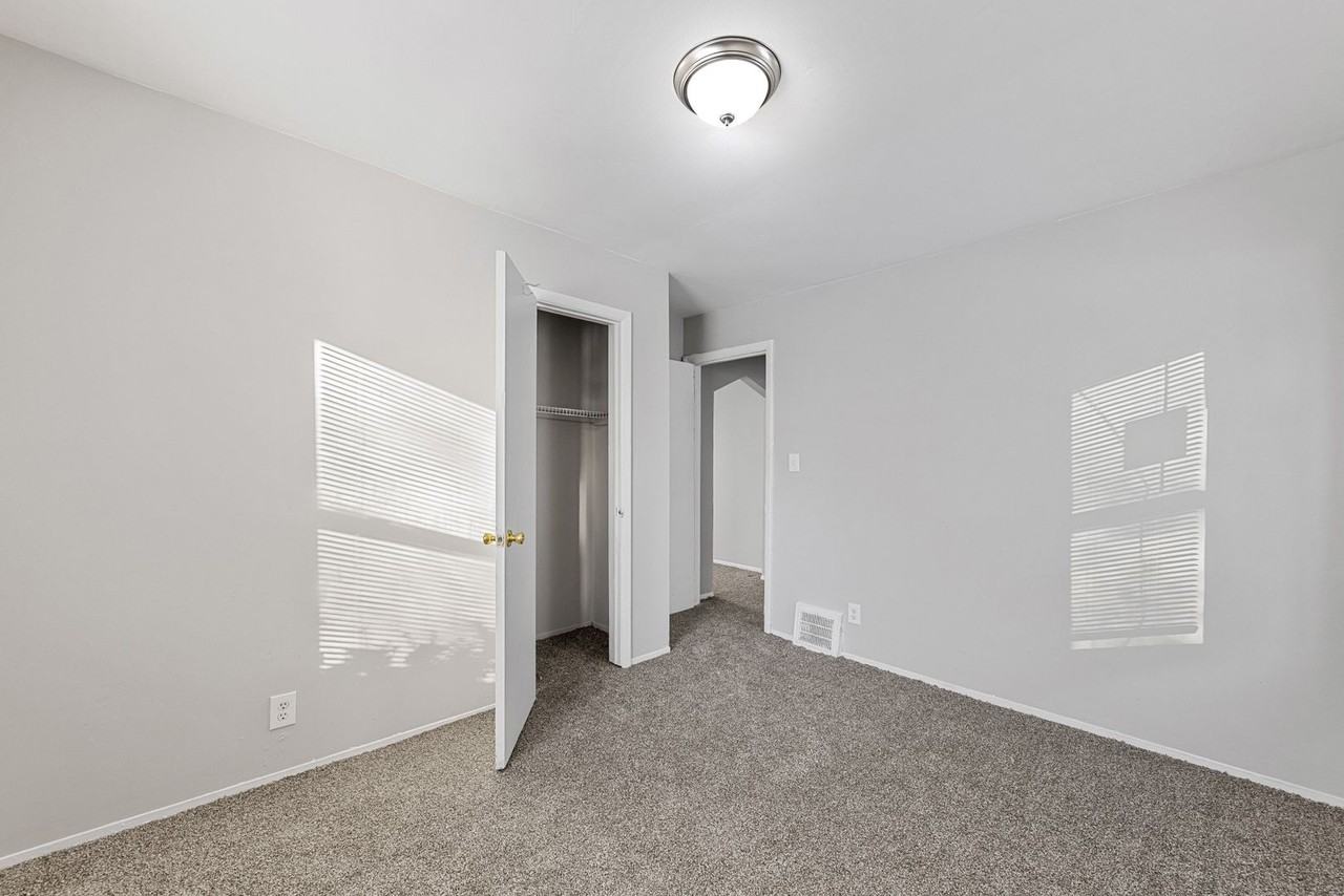 19500 Asbury Park - Photo 4 of 10