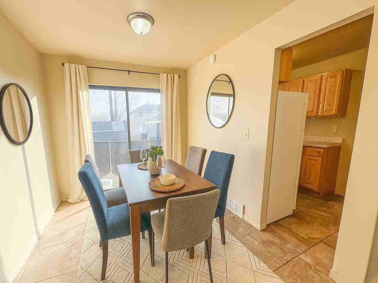 Spacious 3 Beds 1 Bath Townhouse - Photo 2 of 24