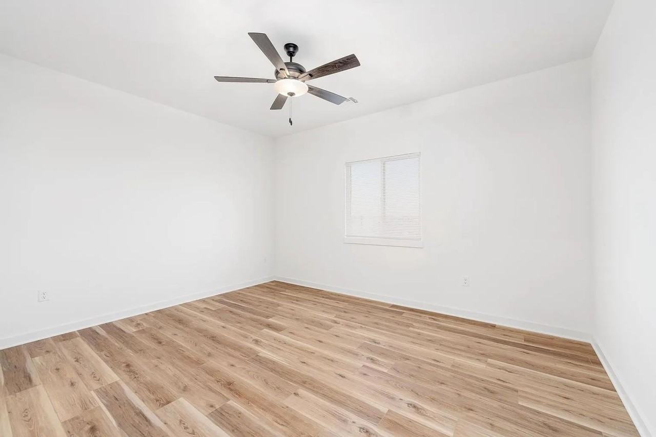 2325 S Spring Hill Ct - Photo 2 of 21