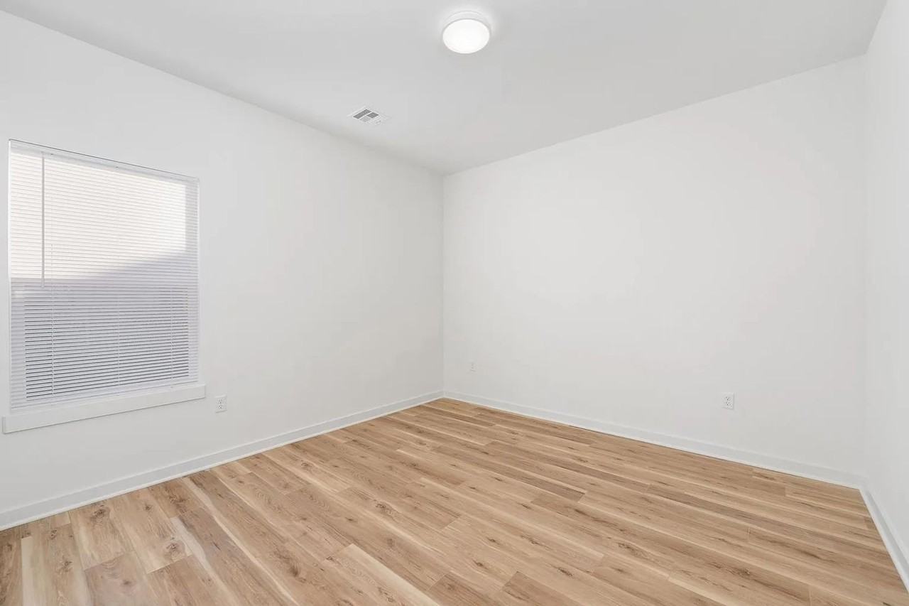 2325 S Spring Hill Ct - Photo 3 of 21