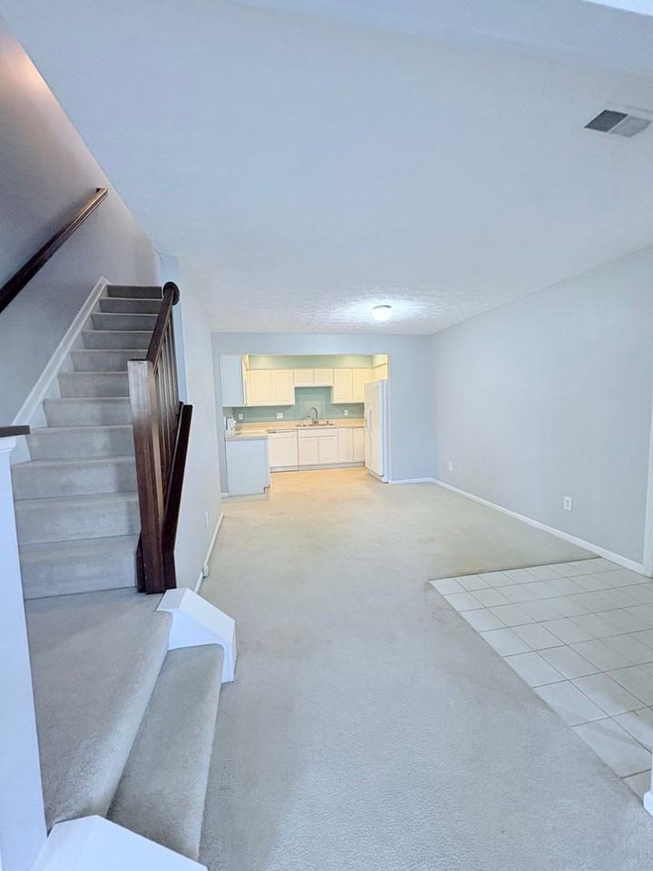 6215 Hampton Green Pl - Photo 3 of 17