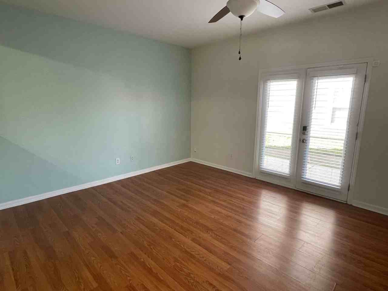 402 E 16th St - Photo 6 of 17