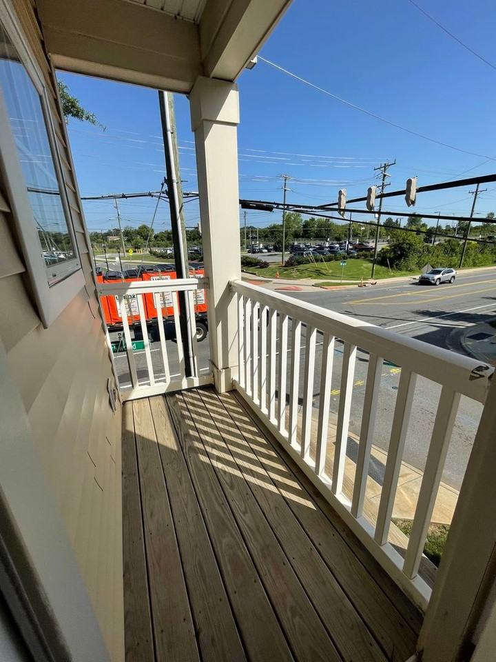 402 E 16th St - Photo 2 of 10