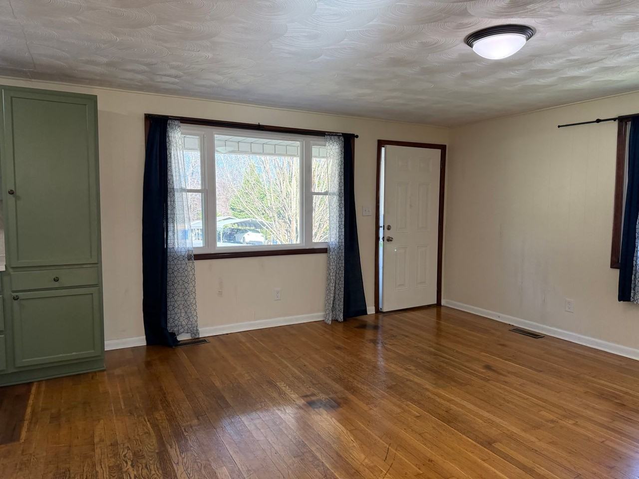 1235 5th Ave Sw - Photo 6 of 27