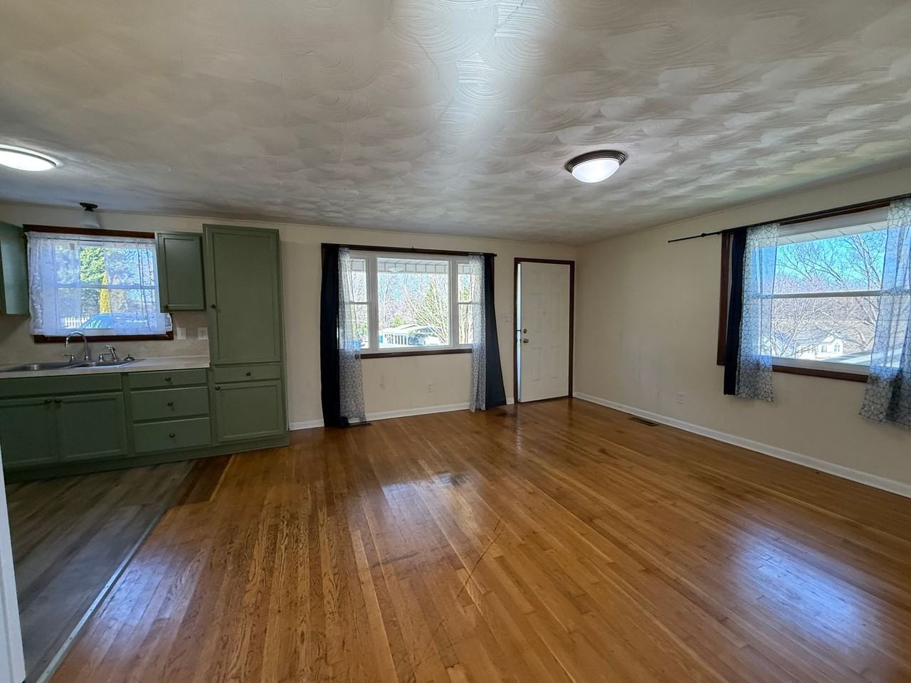 1235 5th Ave Sw - Photo 7 of 27