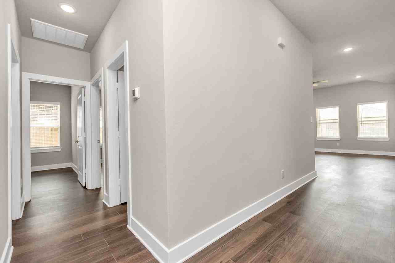 10622 Cascade Creek Dr - Photo 4 of 39