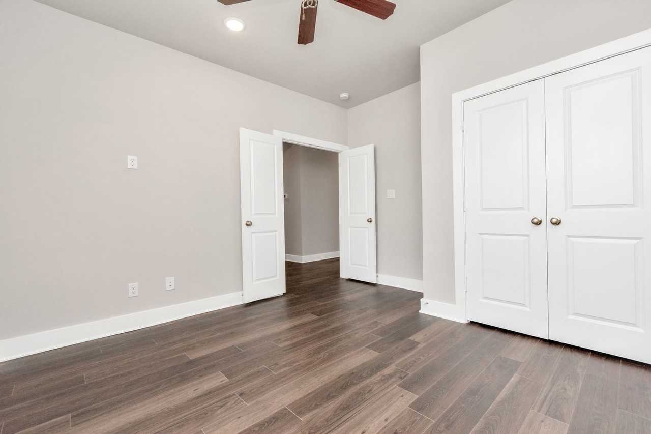 10522 Moon Valley Ln - Photo 3 of 39