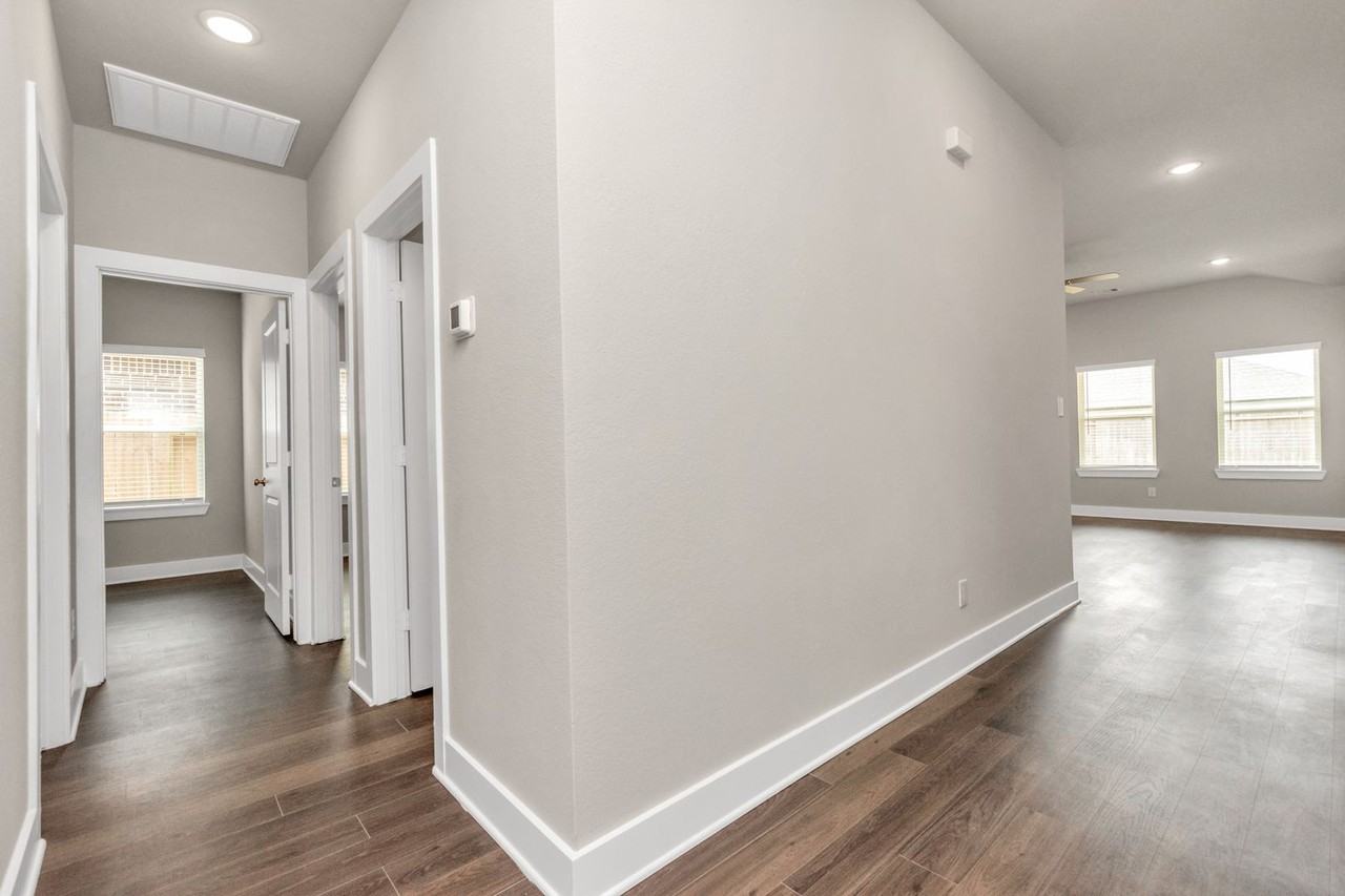 10522 Moon Valley Ln - Photo 4 of 39