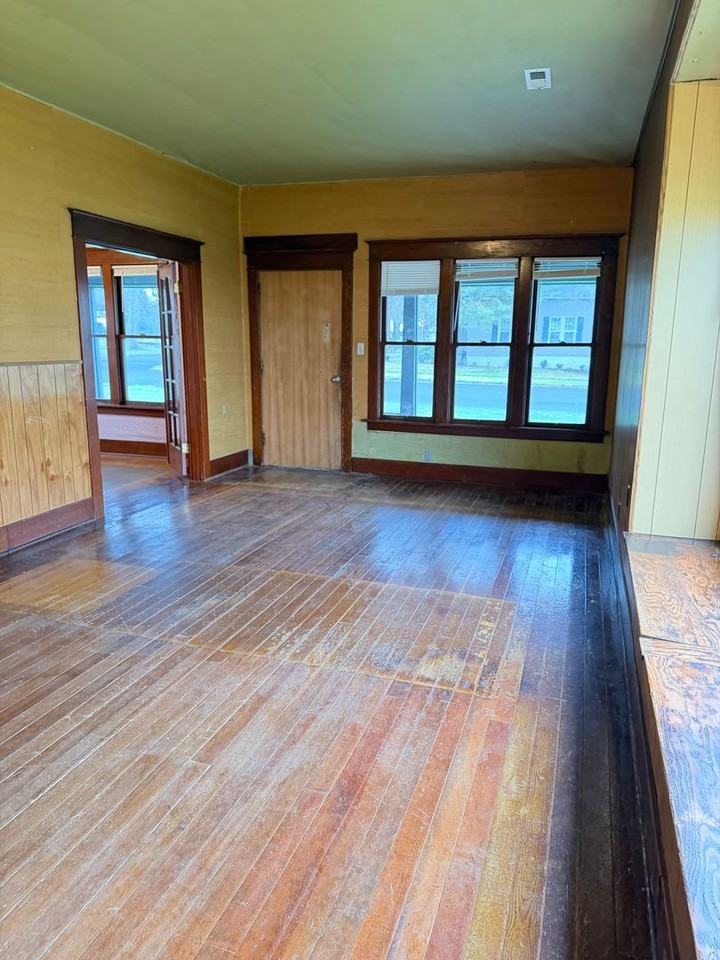 146 S 4th St - Photo 3 of 22