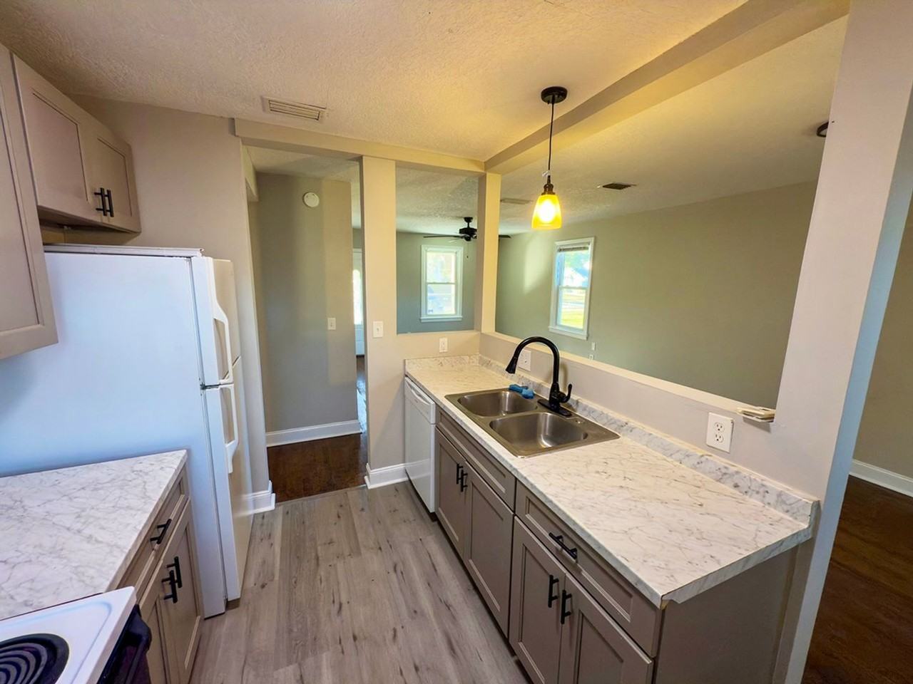 5319 Kingsbury St - Photo 6 of 9