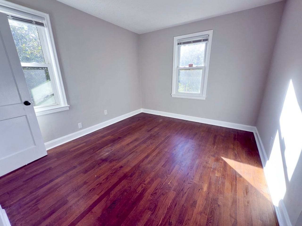 5319 Kingsbury St - Photo 7 of 9