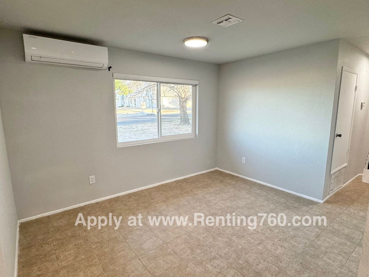 7330 Dumosa Ave - Photo 6 of 21