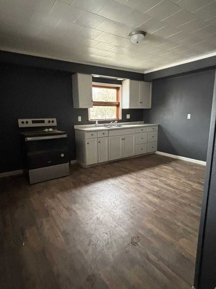 193 Elmwood St #1 - Photo 4 of 8