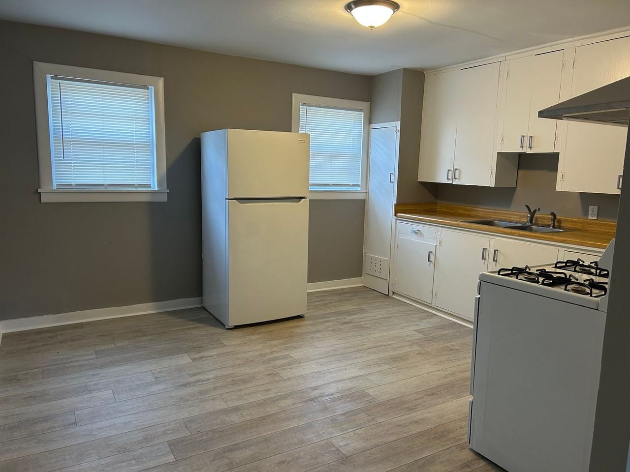 5401 Allen St - Photo 5 of 11