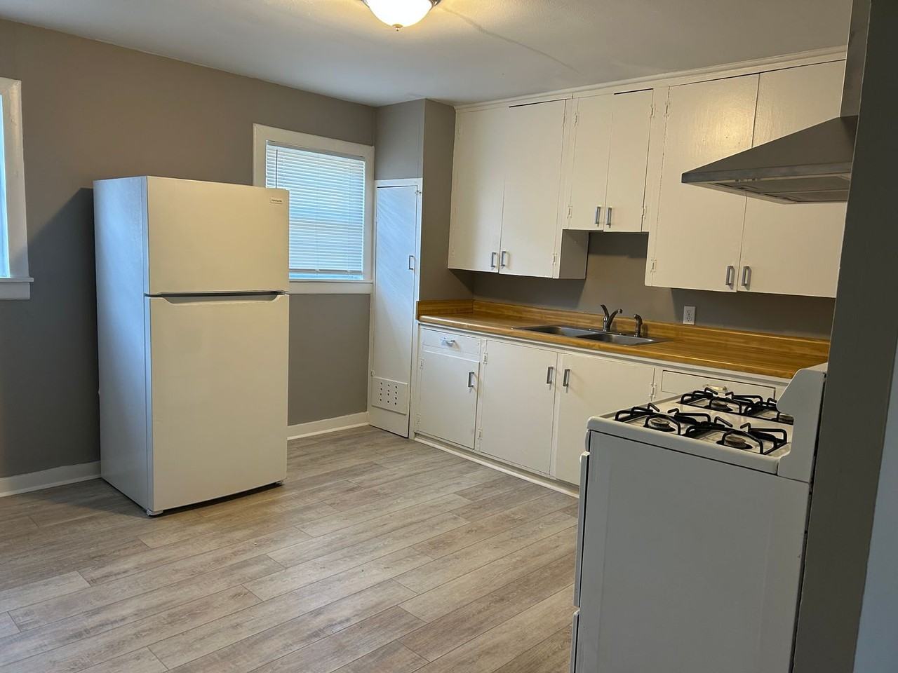 5401 Allen St - Photo 6 of 11