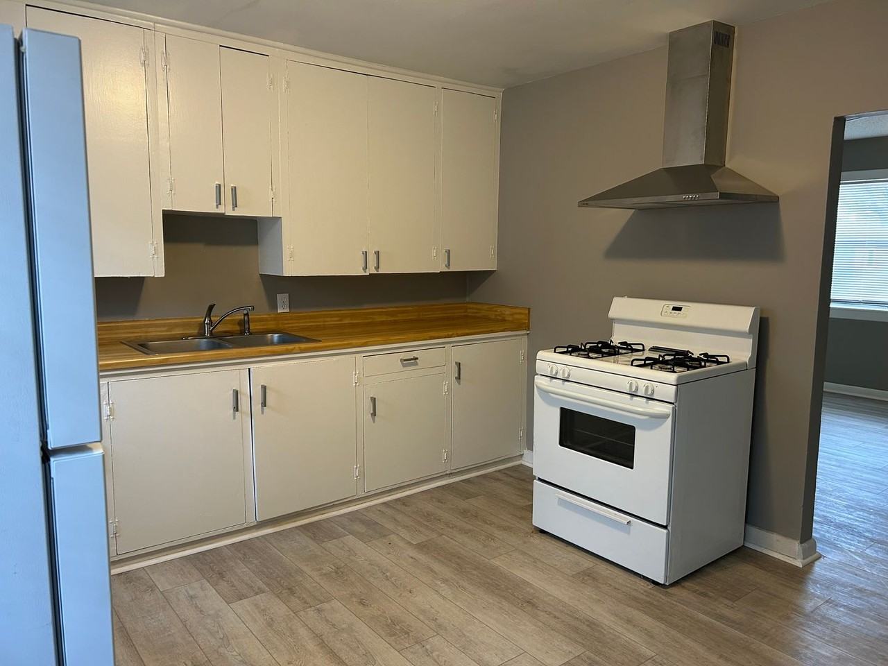 5401 Allen St - Photo 7 of 11