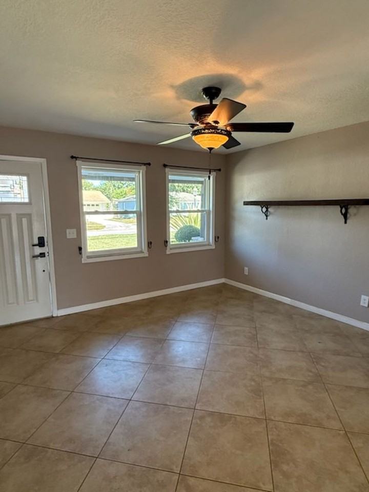 4427 Tuna Dr - Photo 6 of 18