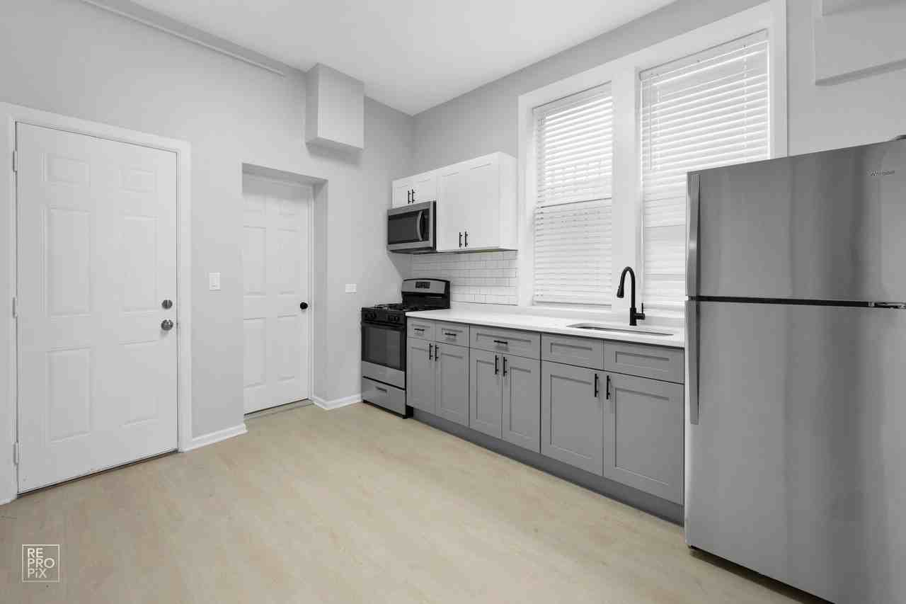 2542 S Trumbull - Photo 4 of 20