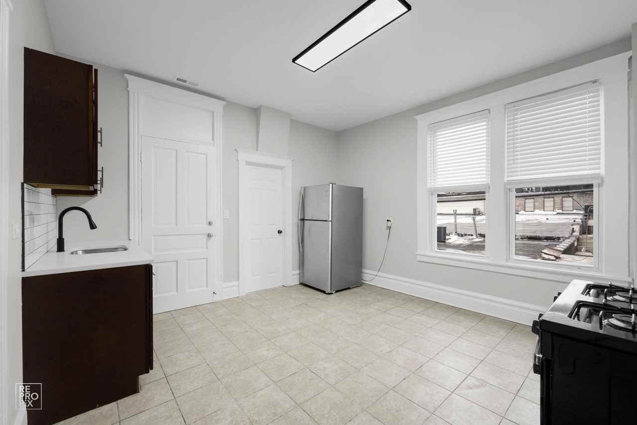2542 S Trumbull - Photo 6 of 20
