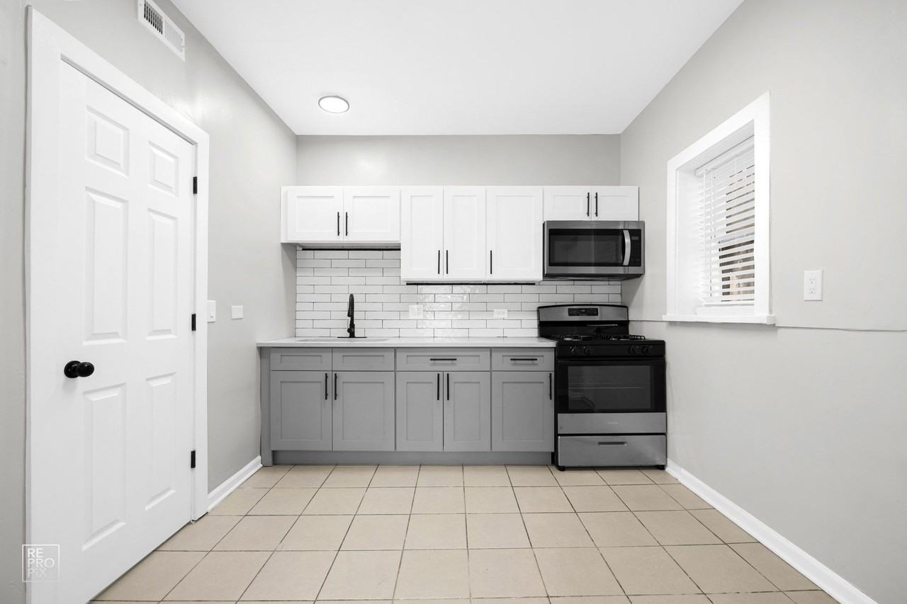 5749 W Chicago - Photo 3 of 16