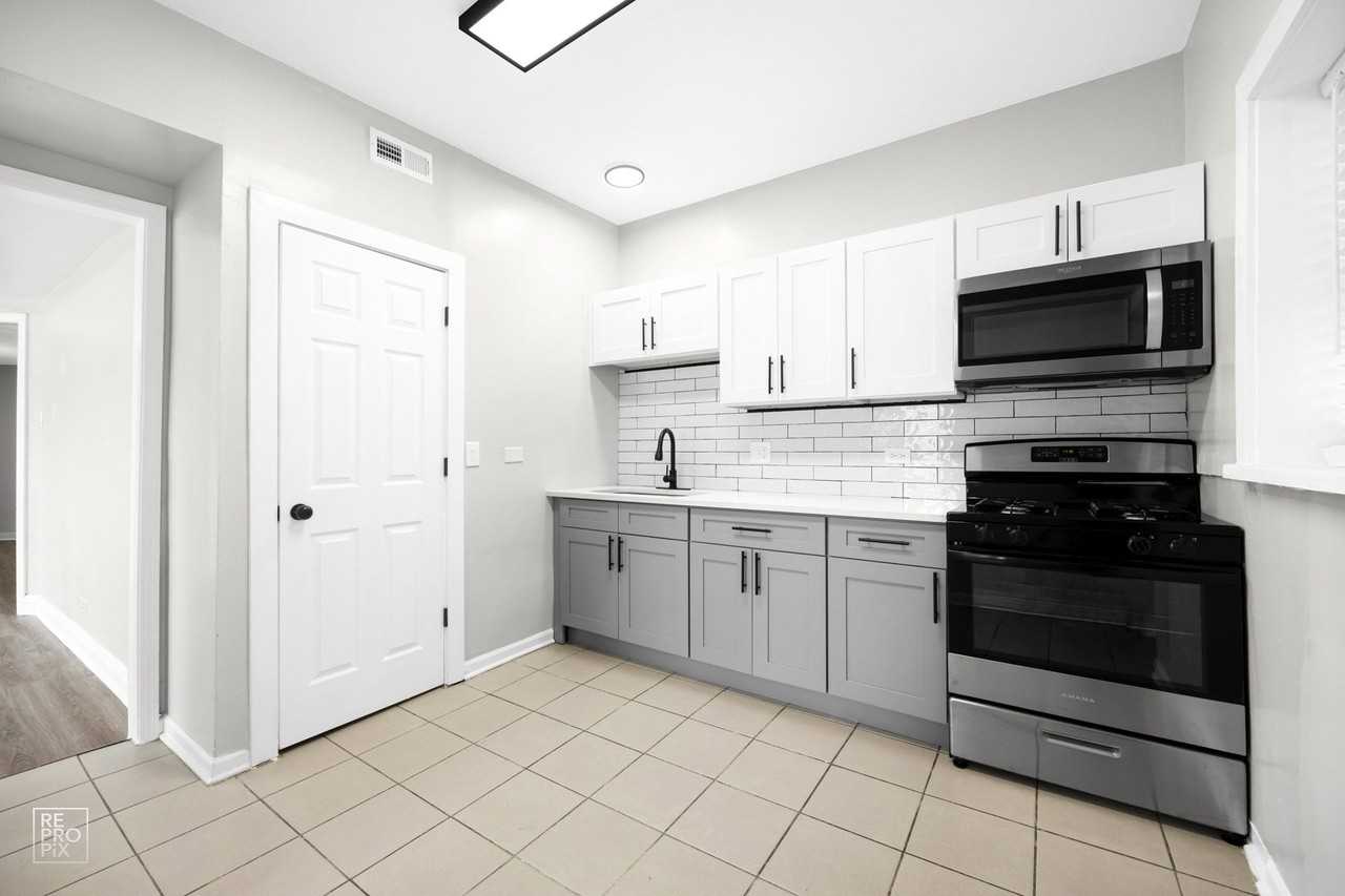 5749 W Chicago - Photo 4 of 16