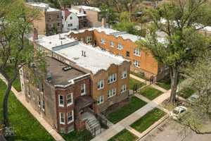 featured image of 1042 N Leamington Ave