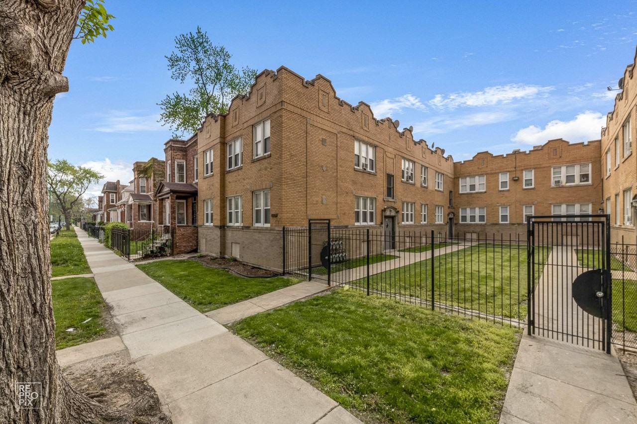 1042 N Leamington Ave Chicago, IL 60651 - Photo 7 of 21