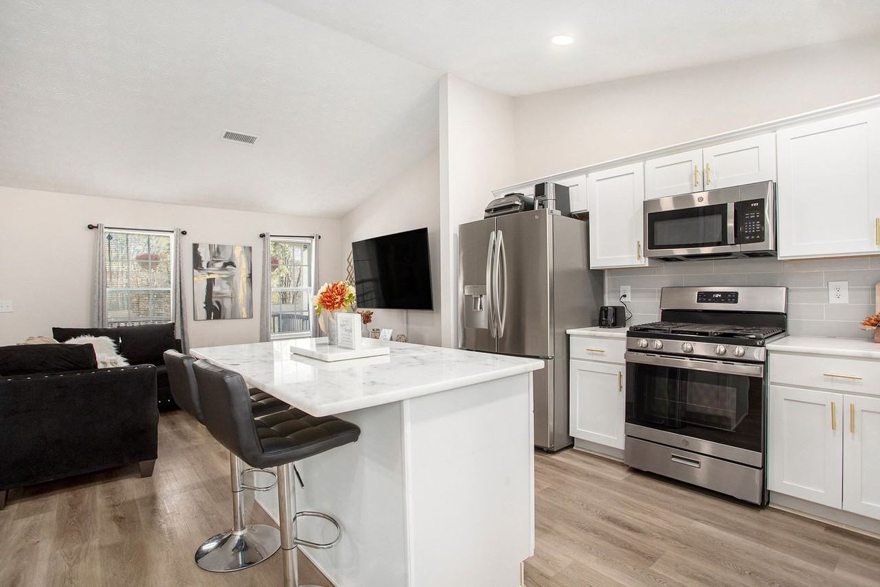 5656 La Fleur Trl - Photo 6 of 16