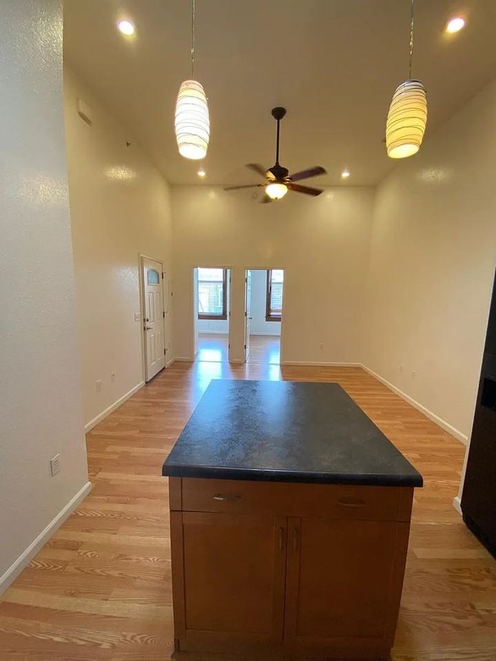 117 W Washington St - Photo 2 of 6