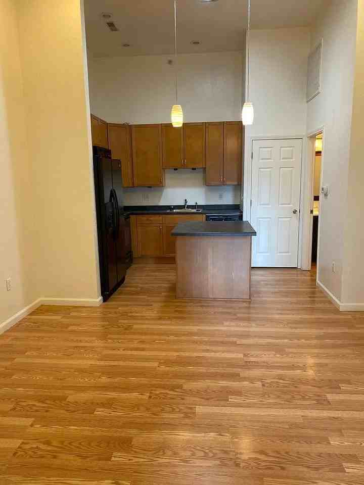 117 W Washington St - Photo 3 of 6