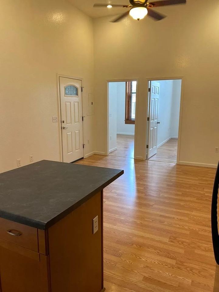 117 W Washington St - Photo 5 of 6