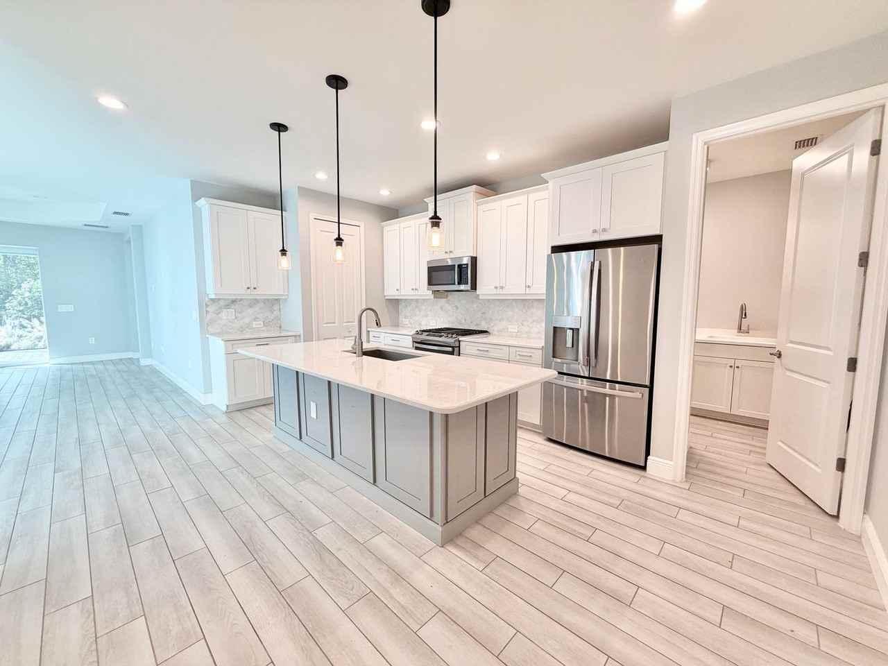 2425 Ariane Dr - Photo 3 of 23