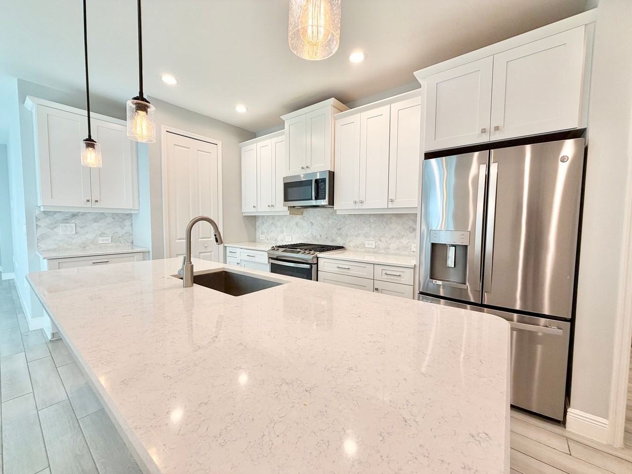 2425 Ariane Dr - Photo 5 of 23