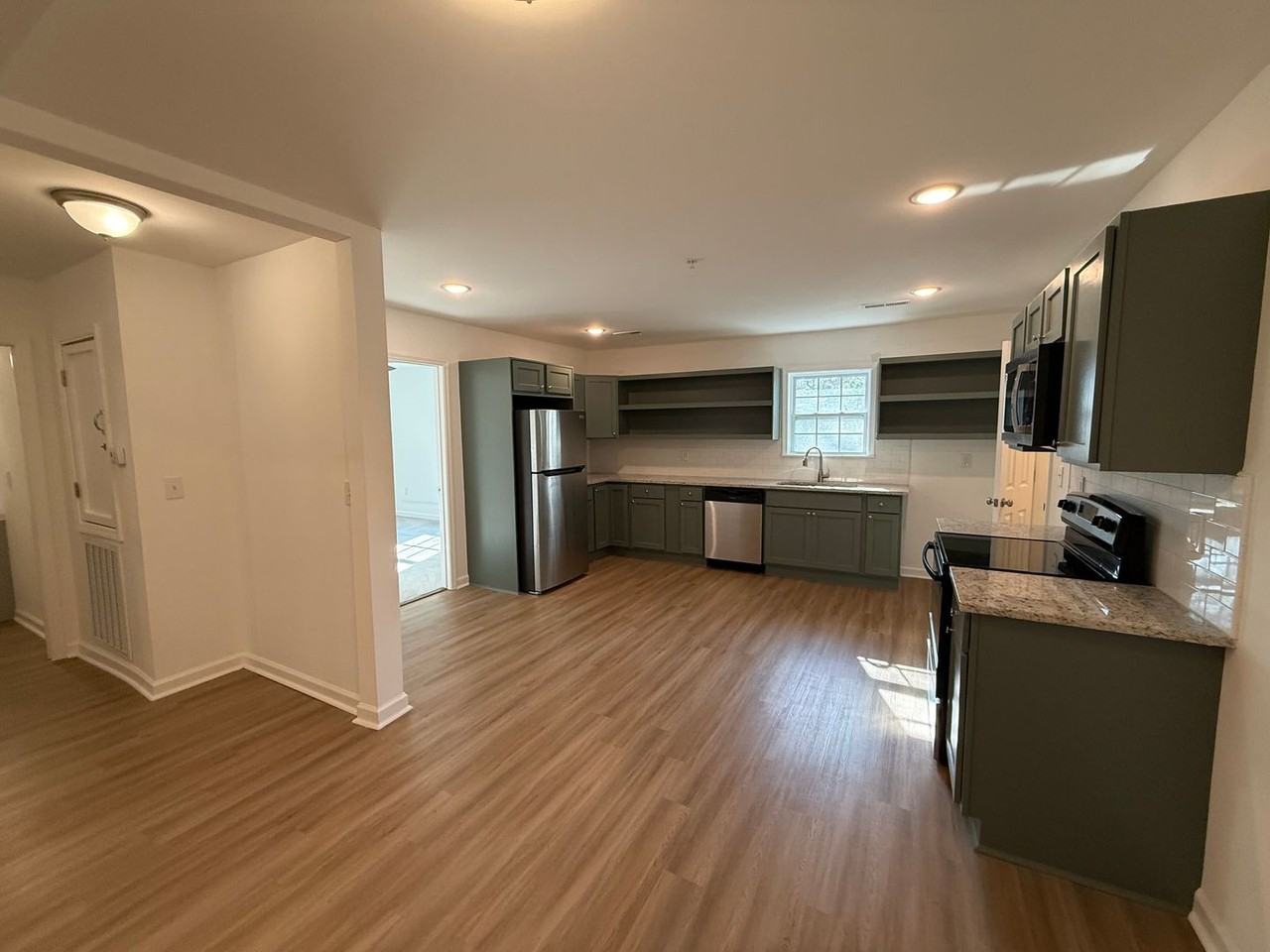 208 Meadow St #C - Photo 3 of 18