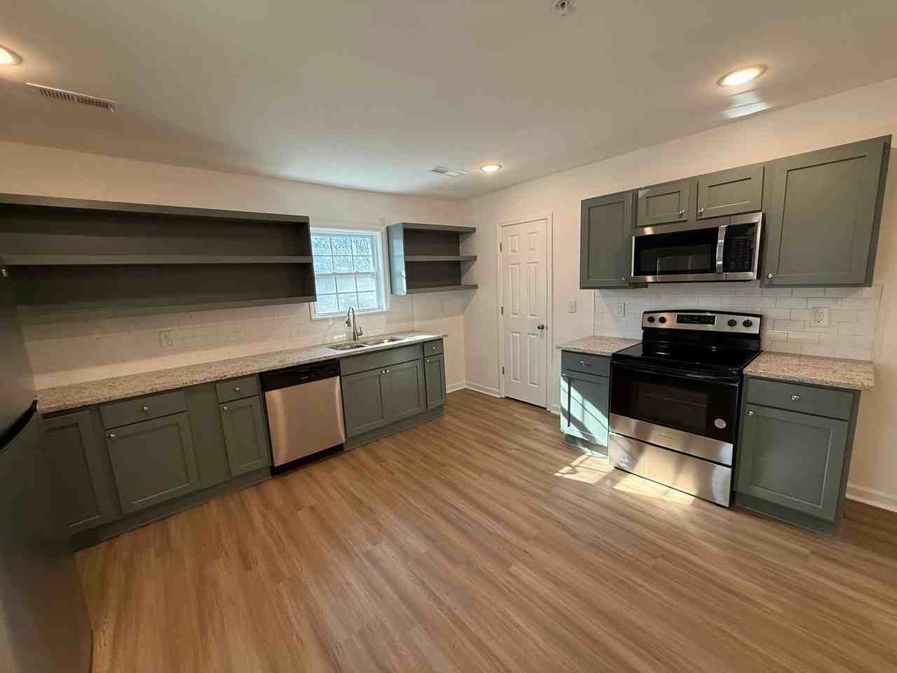 208 Meadow St #C - Photo 5 of 18