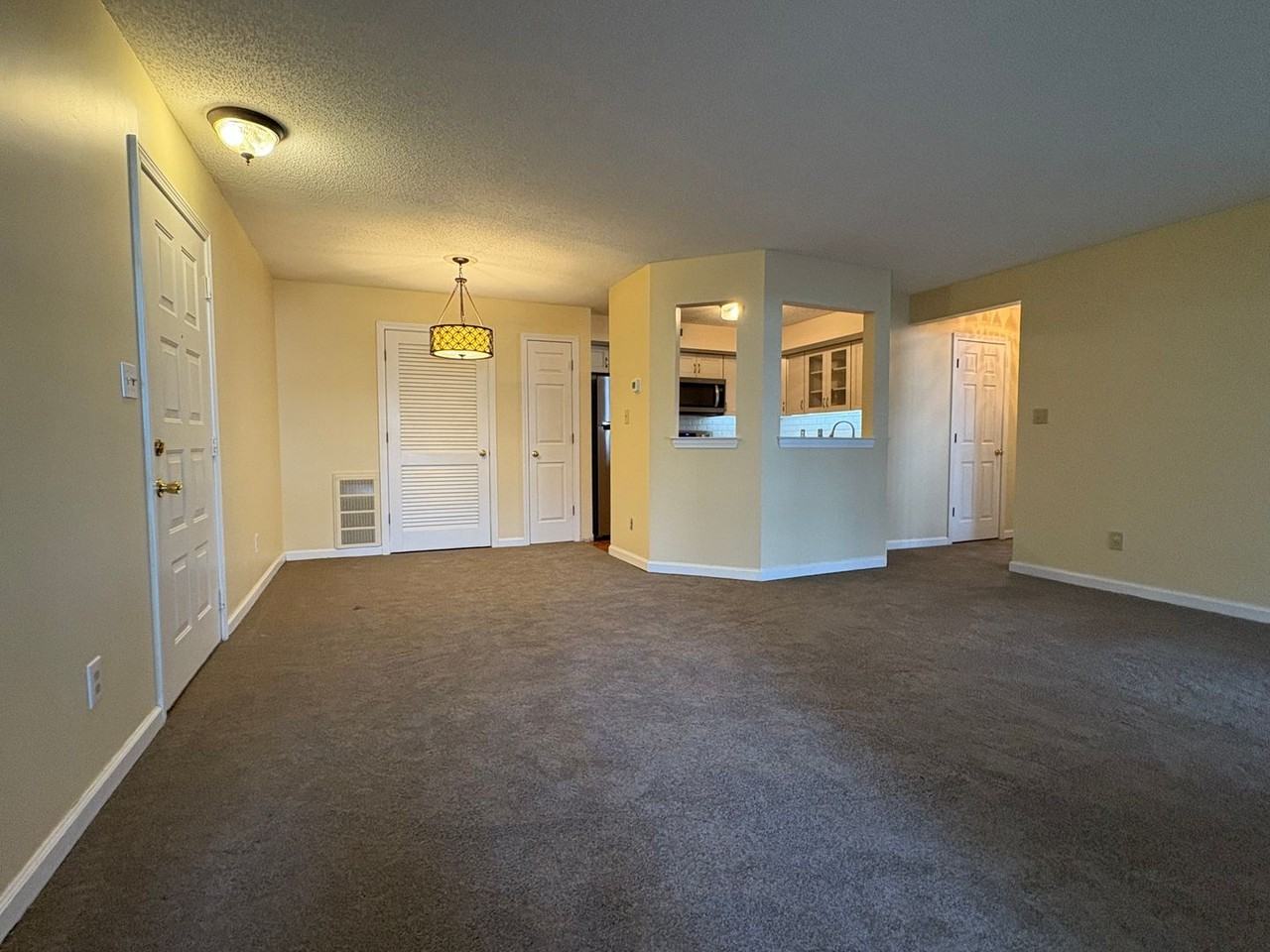 15 Forest Glen Cir #6 - Photo 2 of 13