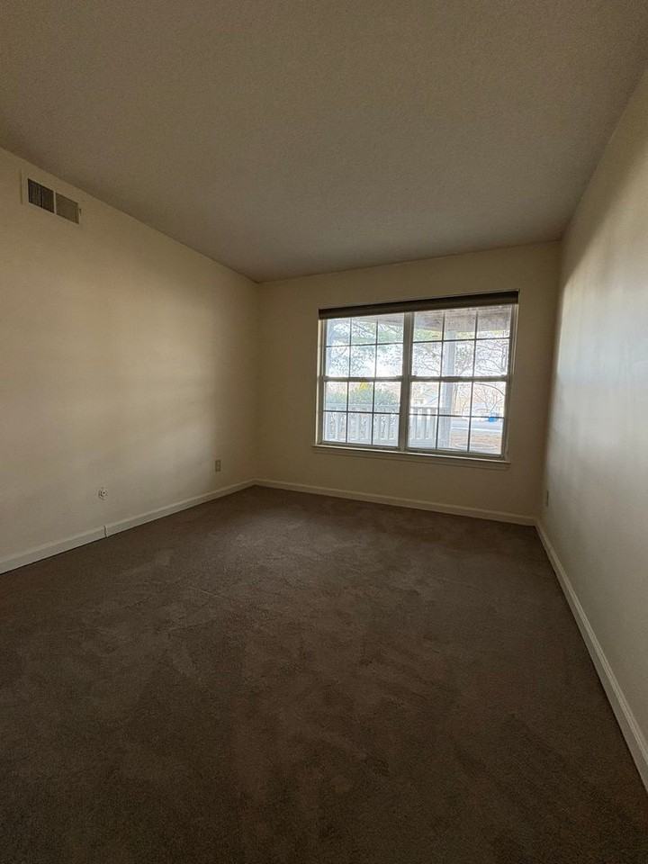 15 Forest Glen Cir #6 - Photo 5 of 13