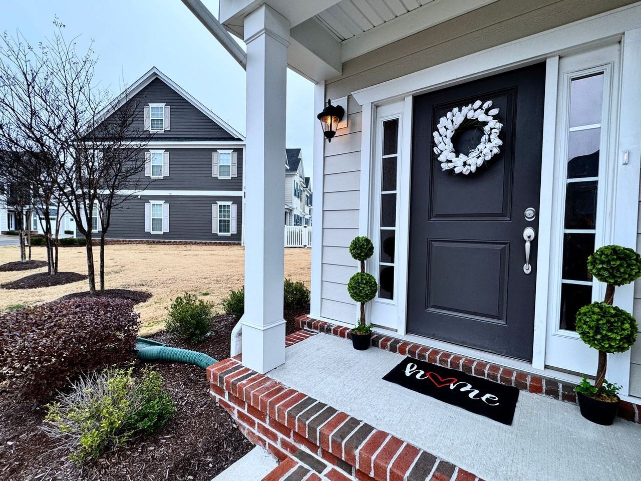 2208 Nob Hill Ln - Photo 4 of 46