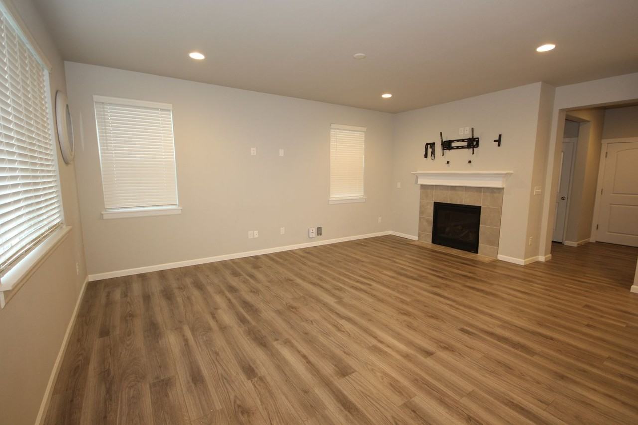 8419 27th Street Ct E - Photo 2 of 17