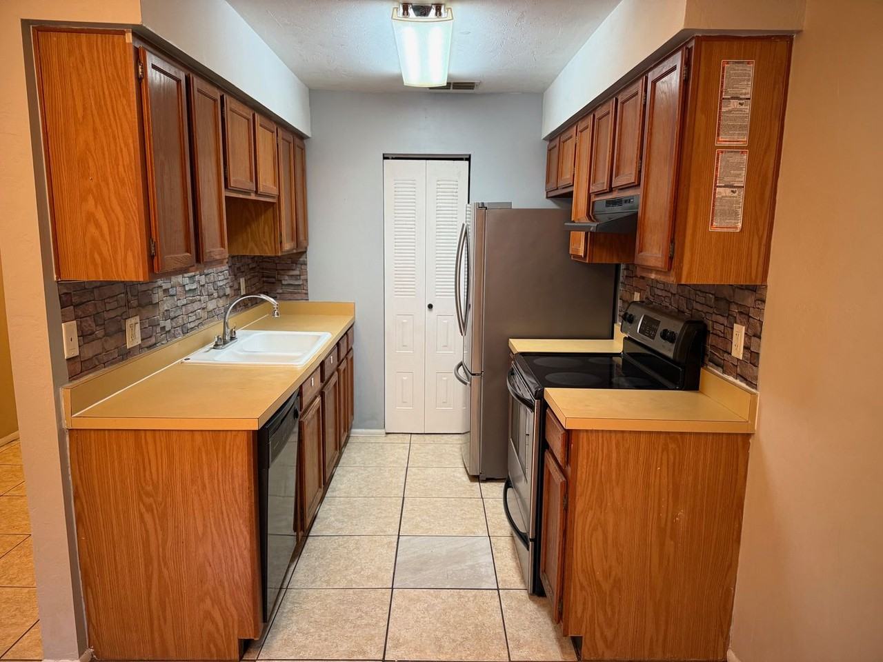 7028 Sw 46th Ave - Photo 3 of 19