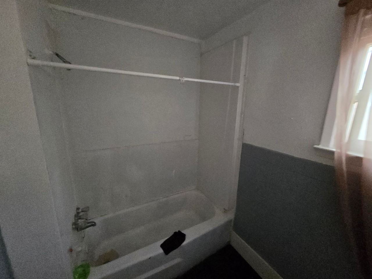 232 Putnam St - Photo 2 of 4